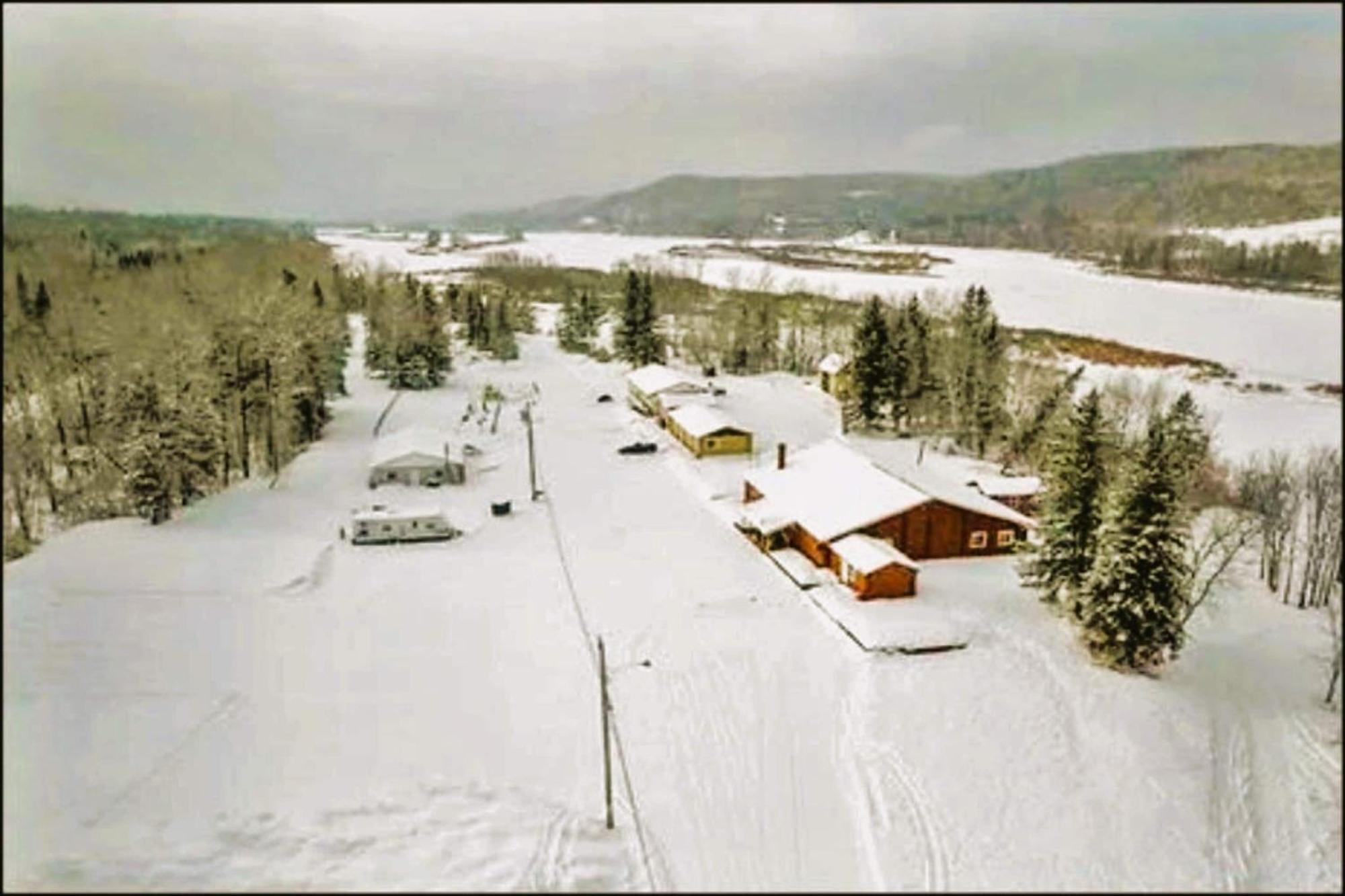 Love Hotels St John River By Oyo At Fort Kent Me Saint John Plantation Eksteriør bilde