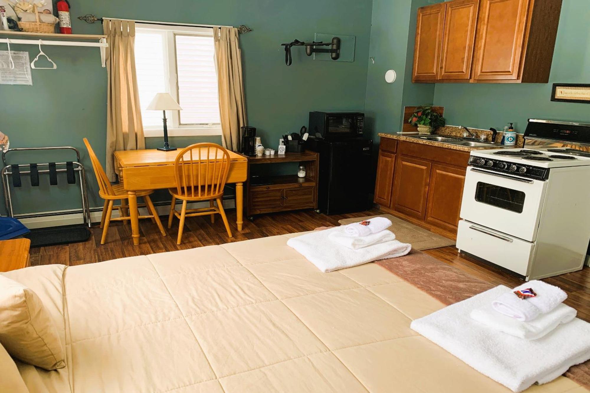 Love Hotels St John River By Oyo At Fort Kent Me Saint John Plantation Eksteriør bilde