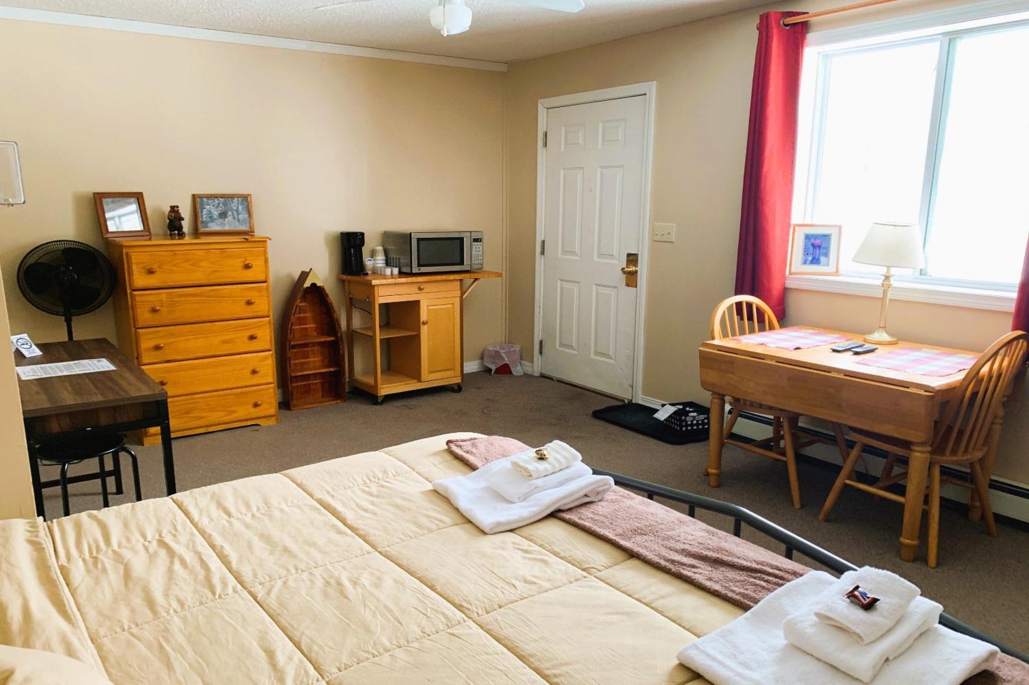 Love Hotels St John River By Oyo At Fort Kent Me Saint John Plantation Eksteriør bilde