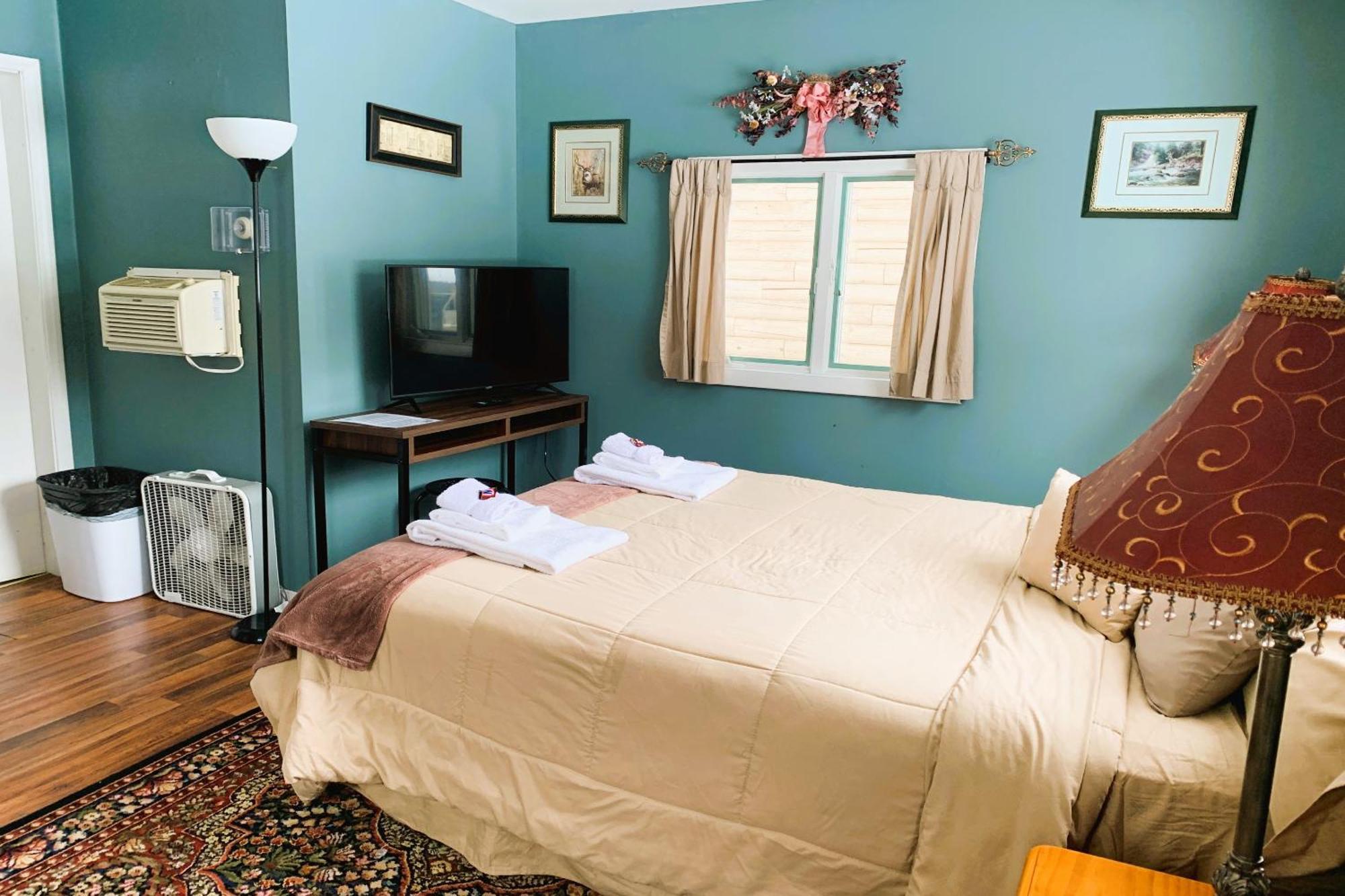 Love Hotels St John River By Oyo At Fort Kent Me Saint John Plantation Eksteriør bilde