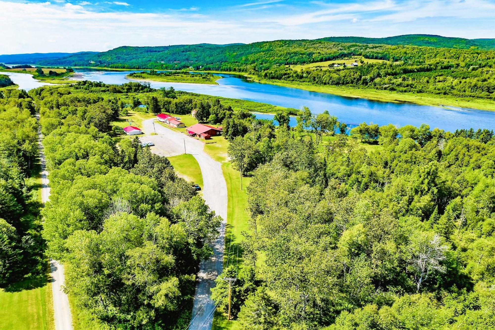 Love Hotels St John River By Oyo At Fort Kent Me Saint John Plantation Eksteriør bilde